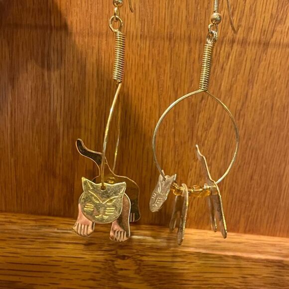 Laser Cut Gold Tone Full Body Cat Earrings Vintage Dat Butt So Cute! - Picture 1 of 12